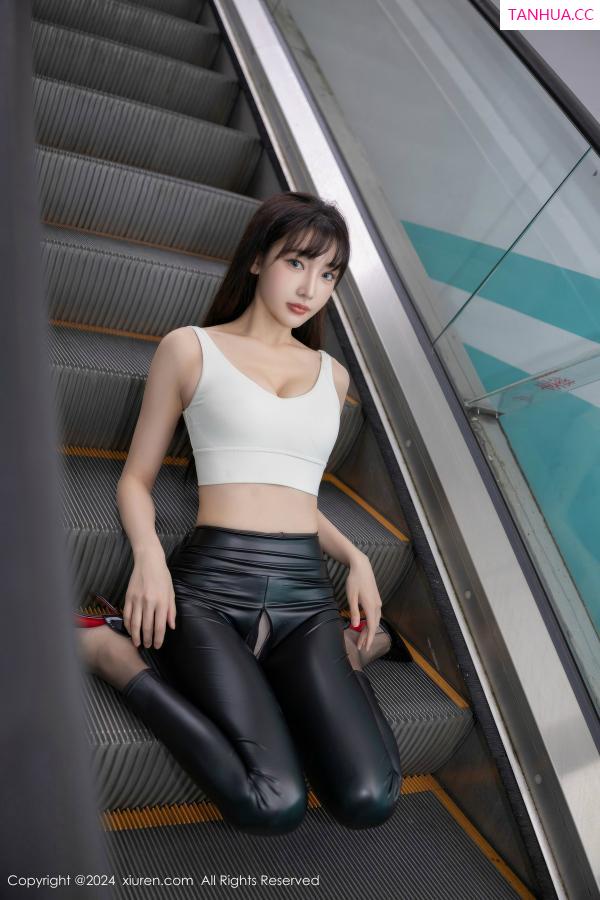 陆萱萱  [XiuRen]高清写真图 2024.10.31 No.9377 陆萱萱 黑丝美腿第3张图片